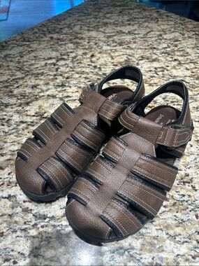 Men’s Brown Closed-Toe Fisherman Sandals